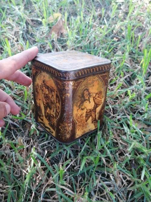VINTAGE 1/2 LB NECTAR TEA TIN