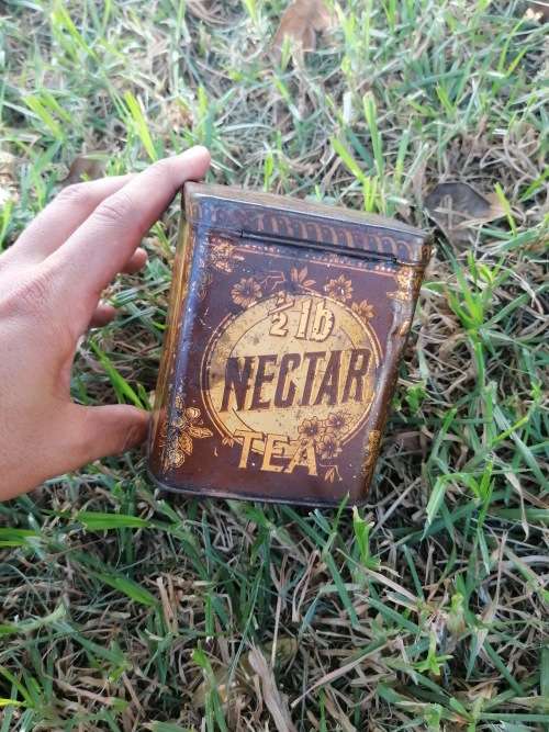 VINTAGE 1/2 LB NECTAR TEA TIN