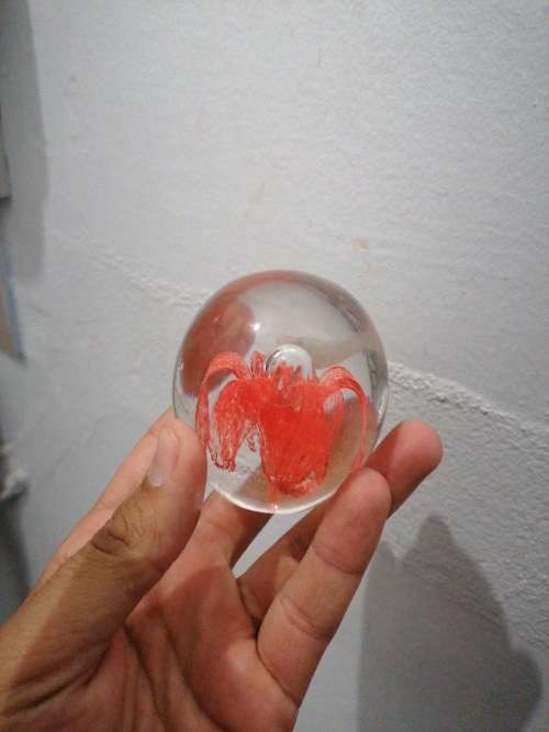 STUNNING PAPER WEIGHT