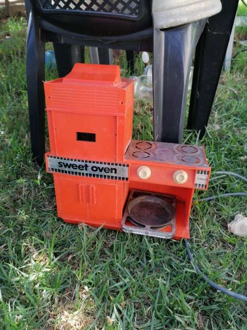 Rare 1960`s Easy bake oven with pans (Working)
