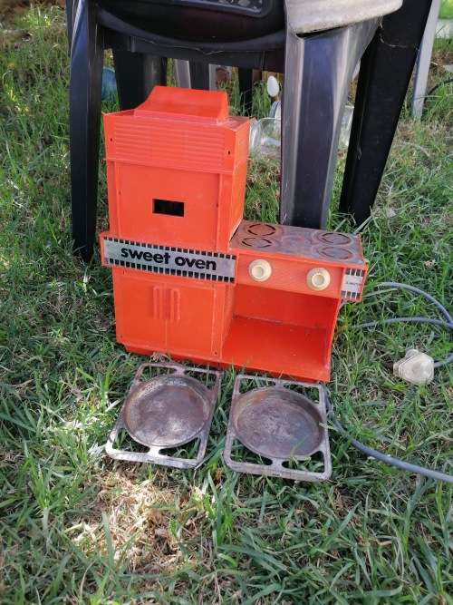 Rare 1960`s Easy bake oven with pans (Working)
