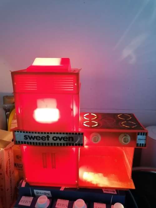 Rare 1960`s Easy bake oven with pans (Working)