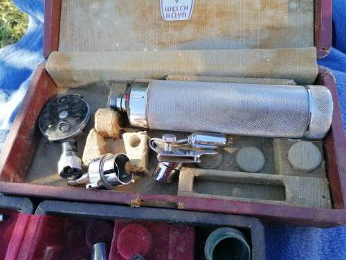 Vintage Welch Allen otoscope and lots of attachments bid for all not tested