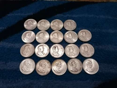 Huge lot silver Verwoerd one rand coins. Some very nice condition