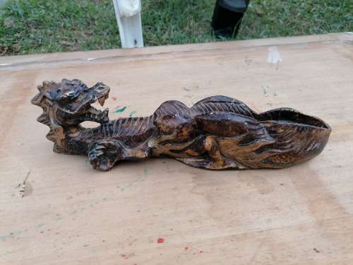 Wow cool looking dragon item. No idee what its used for but cool details