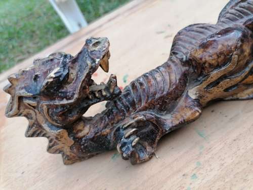 Wow cool looking dragon item. No idee what its used for but cool details