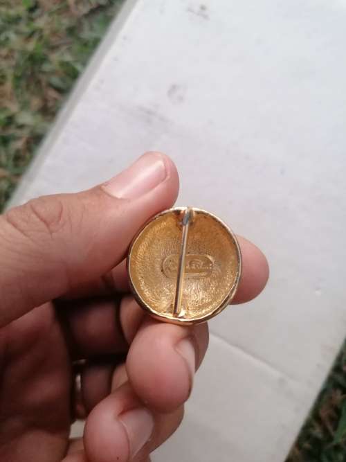 Old brooch. 2 pieces missing