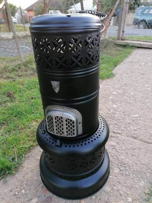Vintage Valor paraffin heater. Not tested sold as is