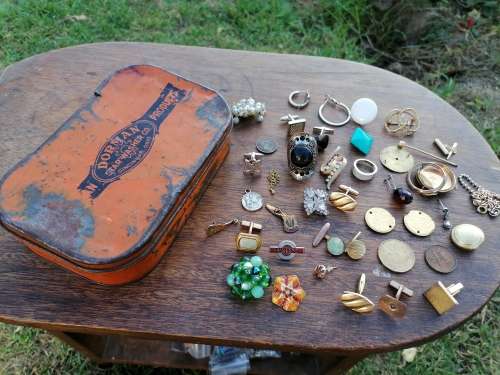 AN OLD TIN WITH BITS AND BOBS