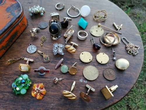 AN OLD TIN WITH BITS AND BOBS