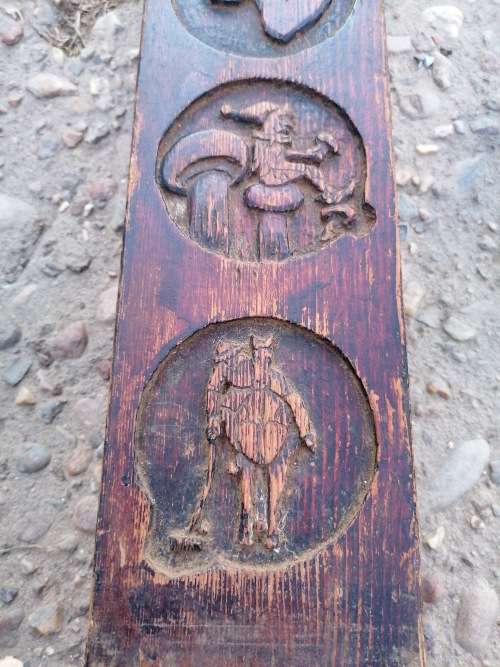 ANGLO-BOER WAR TRENCH ART CARVED BY A QUEENS 9TH ROYAL LANCERMAN HELD AT THE STAATS MODEL SCHOOL