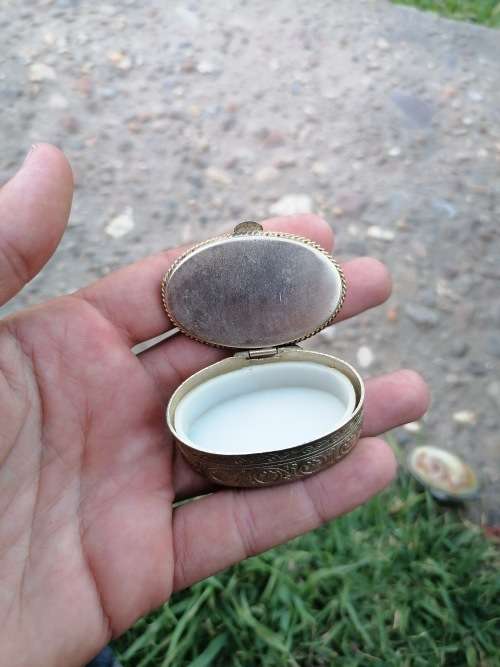 Small vintage pill holder with semi precious stone lid
