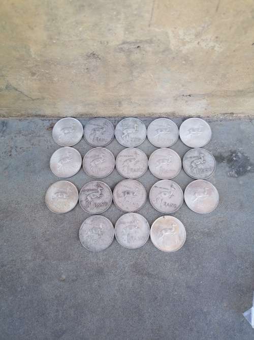 Huge lot silver Verwoerd one rand coins. Some very nice condition