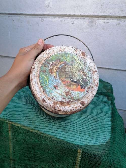 Large Vintage cobra white wax polish tin with some content
