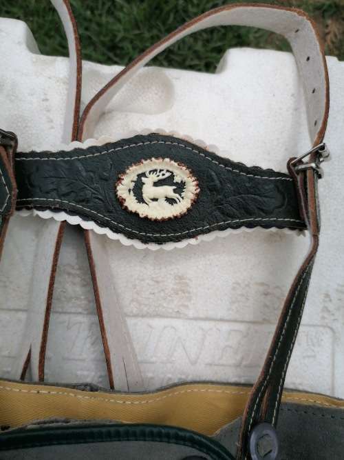 Cute lederhosen for 4-6j old with extra pants