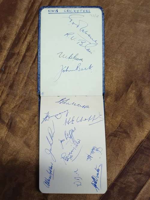 Wow rare find Autographs - Aus (Rugby) 1953 and NZ (Cricket) 1953. 45 Signatures.