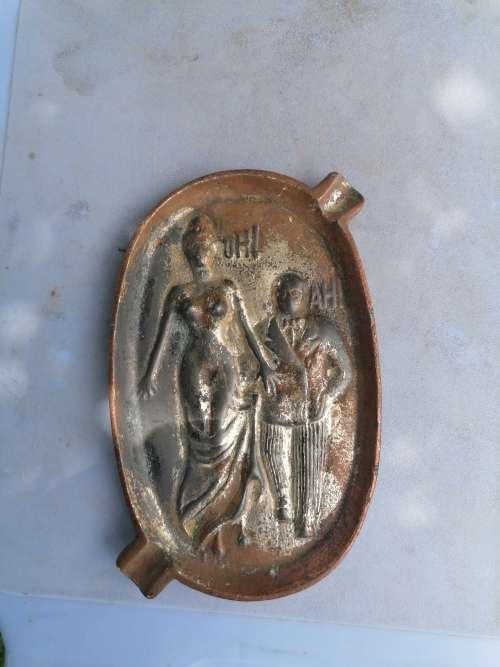 VINTAGE CAST METAL RISQUE 2 SIDED ASHTRAY OH!