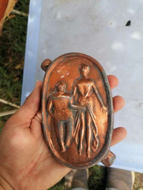 VINTAGE CAST METAL RISQUE 2 SIDED ASHTRAY OH!