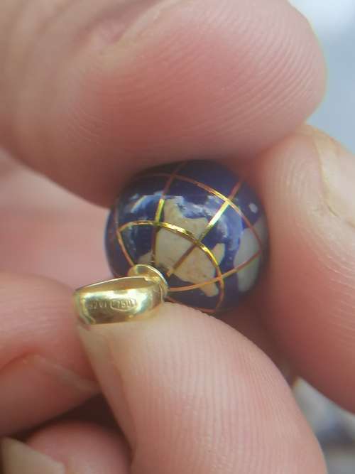 Vintage 18K(750) Gold Lapis Multi-Gemstone Inlaid World Globe Pendant.