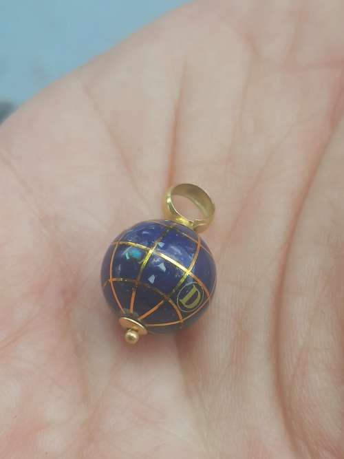 Vintage 18K(750) Gold Lapis Multi-Gemstone Inlaid World Globe Pendant.
