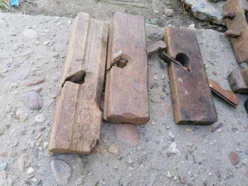 Antique tools, some need restoration includes the crate