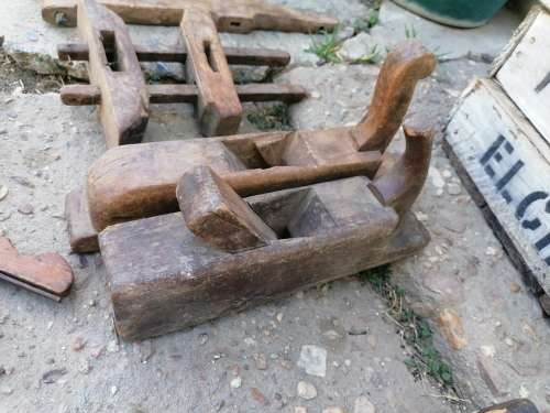 Antique tools, some need restoration includes the crate