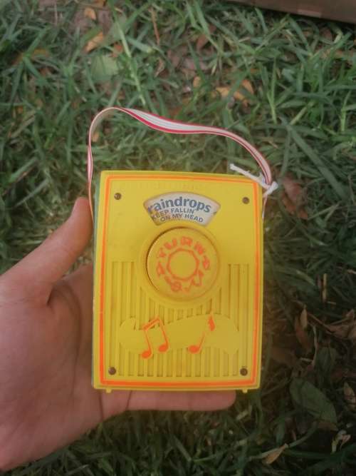 Working vintage Fisher-Price pocket radio - Raindrops Keep Falling on my Head 1964