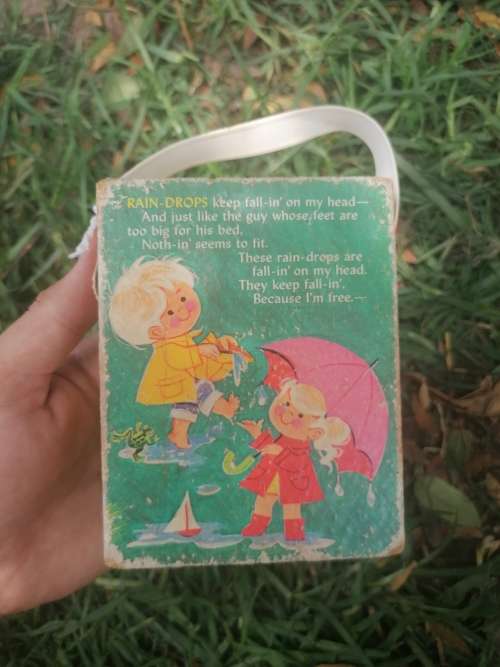 Working vintage Fisher-Price pocket radio - Raindrops Keep Falling on my Head 1964