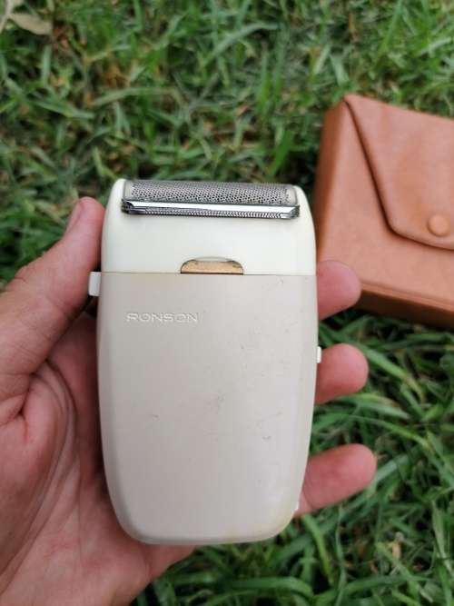 VINTAGE RONSON ELECTRICAL SHAVER
