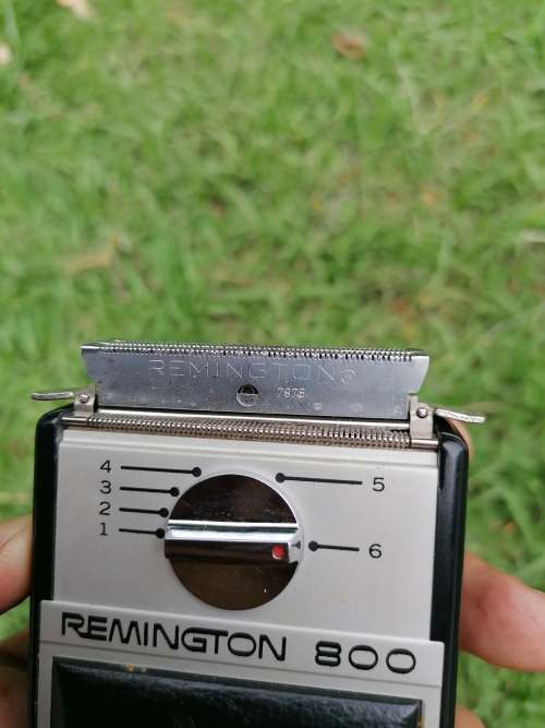 Vintage Remington 800 shaver. No power