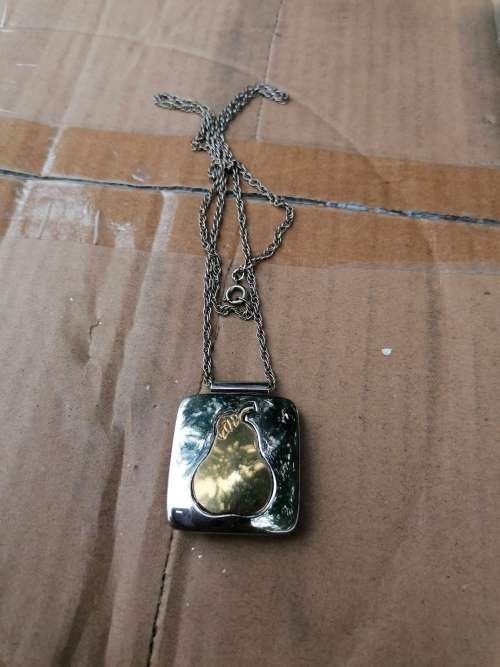 Cool necklace with hidden apartment