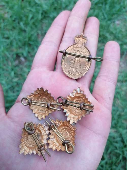South Africa Cape Defence Rifle Association Cap Badge - King`s Crown with pips