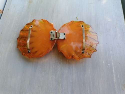 AN ART DECO LUCITE / BAKELITE TYPE FLORAL MOTIF BELT BUCKLE