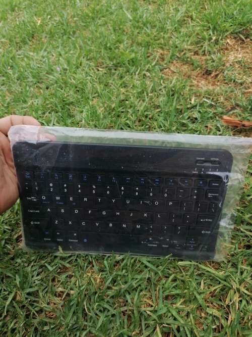 Small, wireless and solid keyboard with Bluetooth