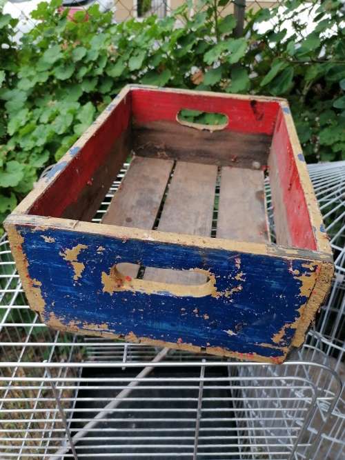 Vintage 1960s pepsi crate. Some paint still need to be removed