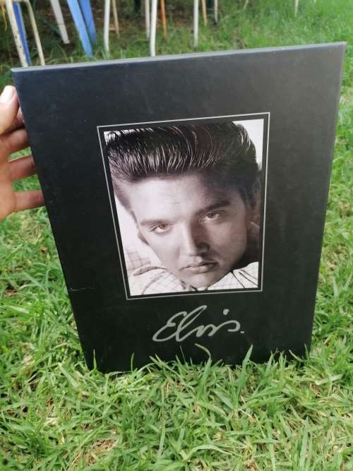 Elvis presley memrobilia replicas lot