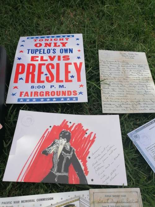 Elvis presley memrobilia replicas lot