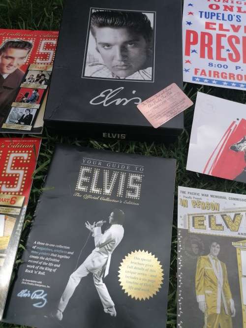 Elvis presley memrobilia replicas lot