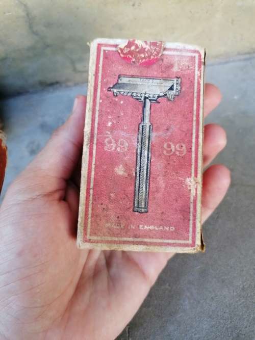 Rare find in box a Valet Auto Strop 99 Safety Razor + new in box  valet strop