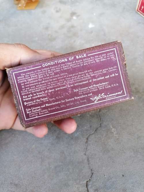 Rare find in box a Valet Auto Strop 99 Safety Razor + new in box  valet strop