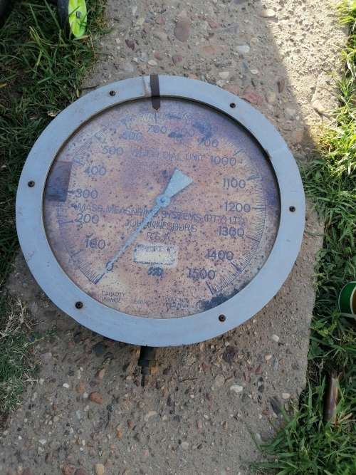 Cool mancave item.scale from a ship. Large and heavy. Shipping not R30