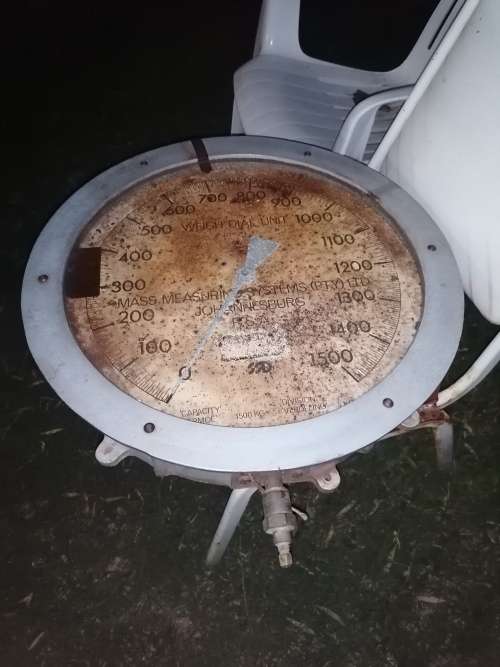 Cool mancave item.scale from a ship. Large and heavy. Shipping not R30