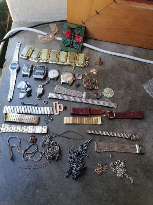 vintage jewellery lot mostly broken odds as 1 lot