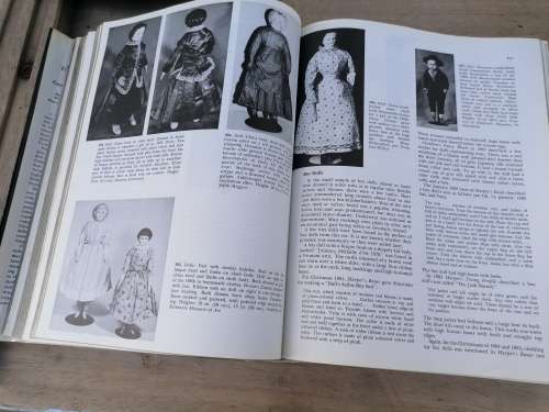 The collectors book of dolls clothes 1700-1929