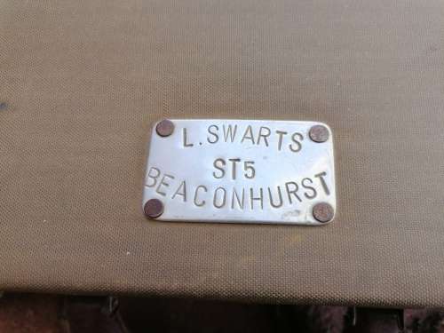 MOOI OU SKOOL KOFFER MET KARAKTER NAAM PLAATJIE L.SWARTS ST5 BEACONHURST