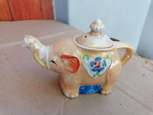 Small vintage elephant kettle. Condition as per picture