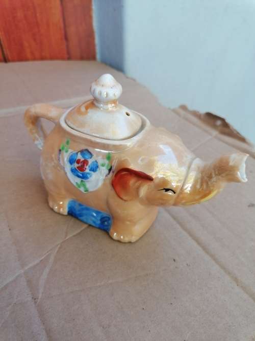 Small vintage elephant kettle. Condition as per picture