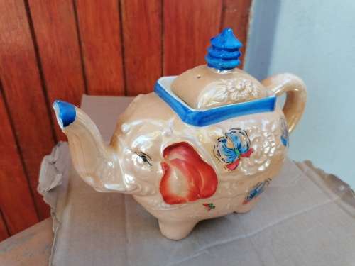 Large Vintage elephant kettle. Condition as per picture