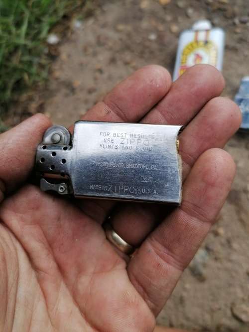 Vintage lighters. Need some work included a original zippo. Working condition