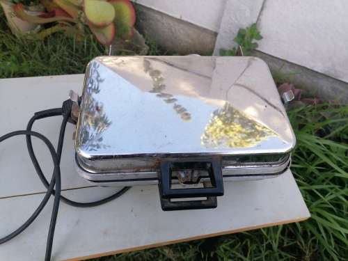 VINTAGE ELECTRIC WAFFLE MAKER BAKER IRON GRILL